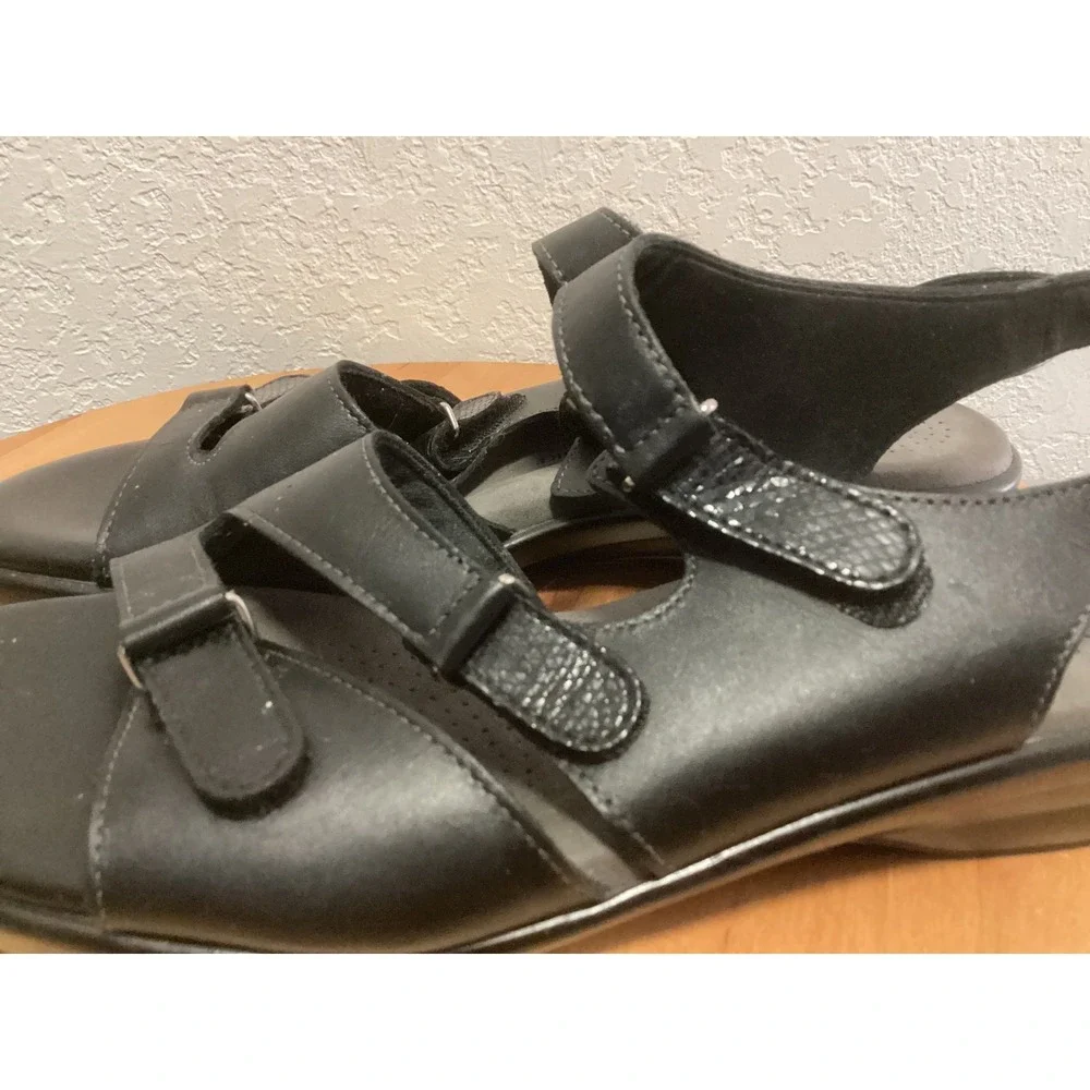 SAS Sandals Womens 8.5 M Black Leather Adjustable Straps Tripad Comfort Walking